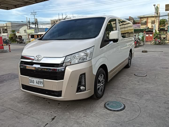 2018 HiAce Commuter